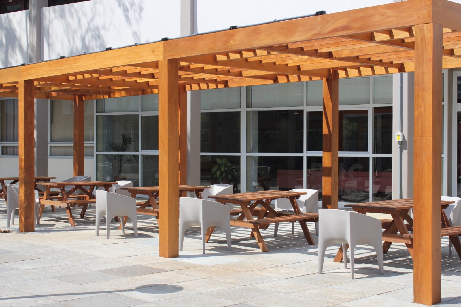 pergolado de madeira - área social