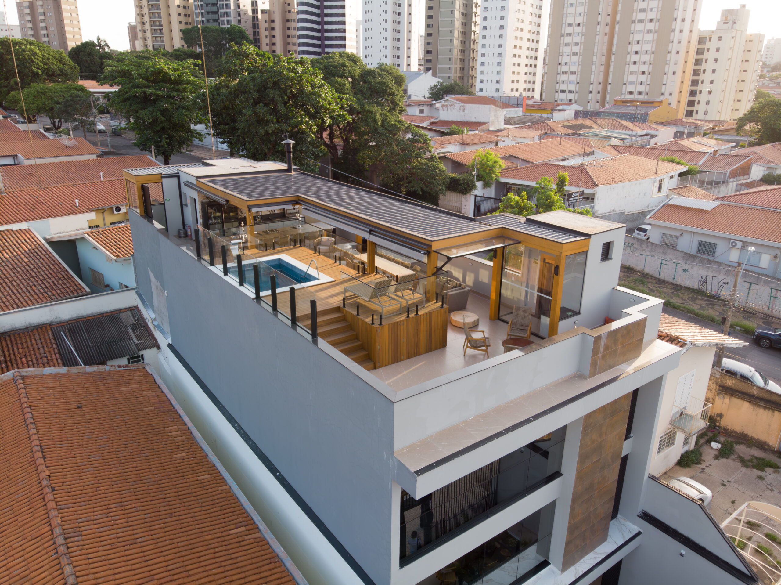 pergolado de madeira - no terraço