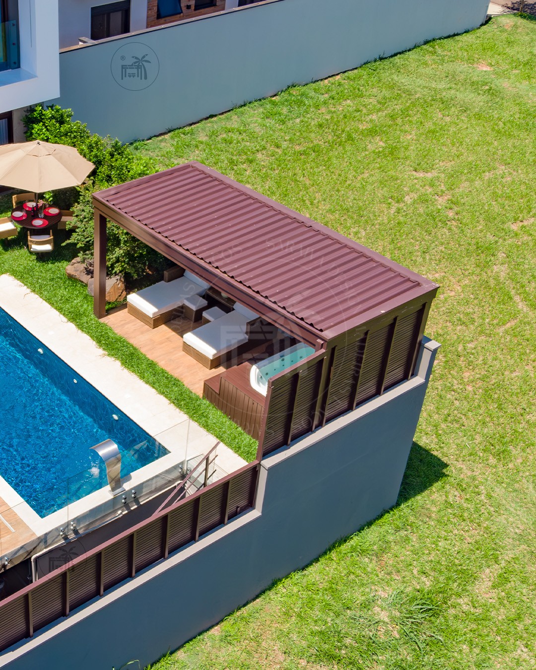 pergolado com teto retrátil - tecnologia